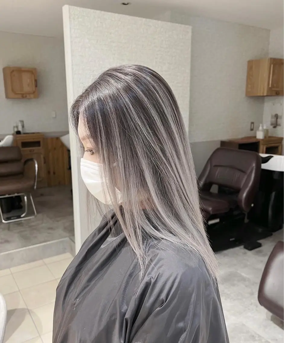 ミディアム カラー バレイヤージュ グレージュ レイヤーカット ヘアカラー トリートメント 指名数No.1 /NAOYAのヘアスタイル
