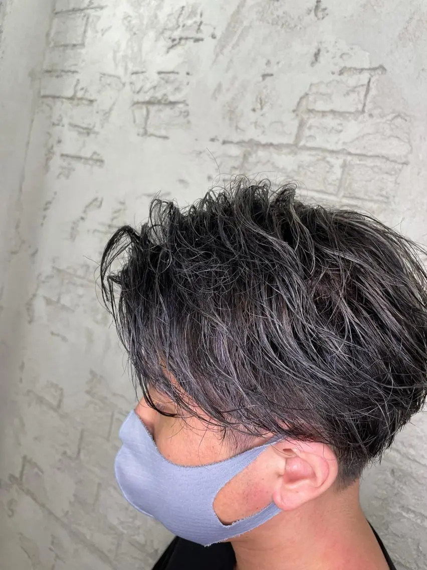 ショート カラー パーマ メンズ メンズハイライト メンズパーマ ハイライトカラー ハイライト ブリーチ特化 ハイトーンRYOYAのヘアスタイル