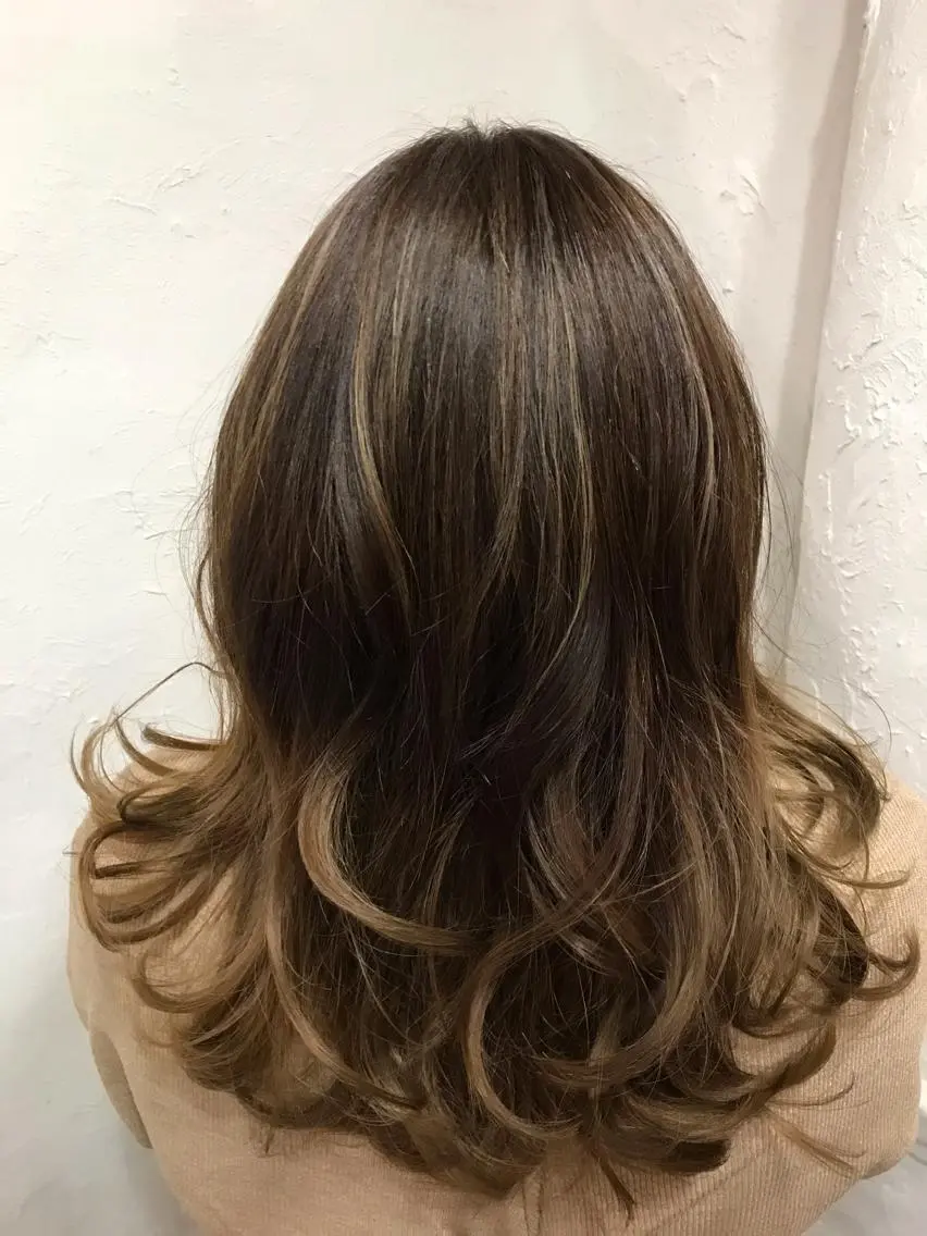 ロング カラー ハイライトカラー ハイライト 伊藤 優希のヘアスタイル