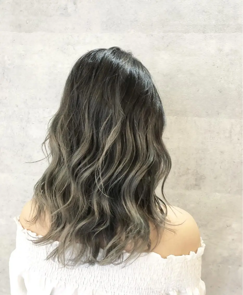 セミロング カラー 髪質改善で 憧れの潤艶美髪にのヘアスタイル