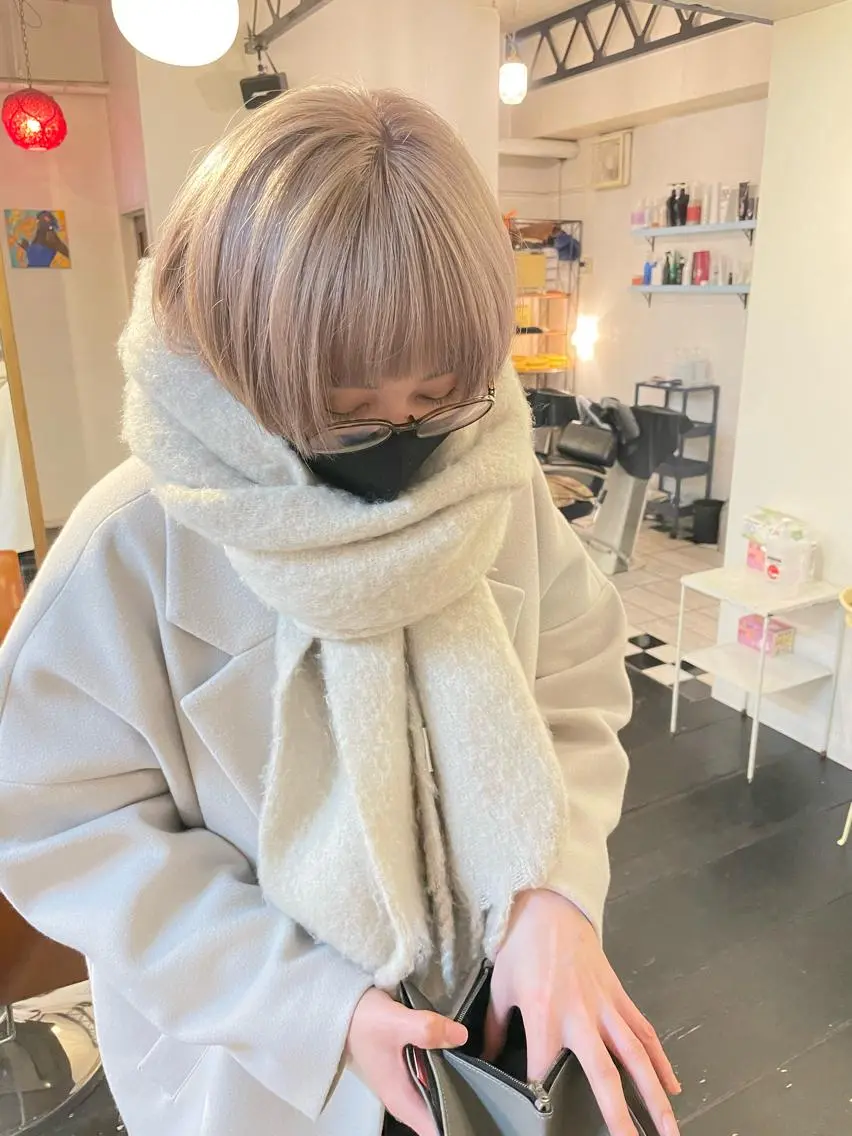 ショート カラー ブリーチ ケアブリーチ シルバー ホワイトシルバー カット ヘアカラー h a k u 大倉 卓人のヘアスタイル