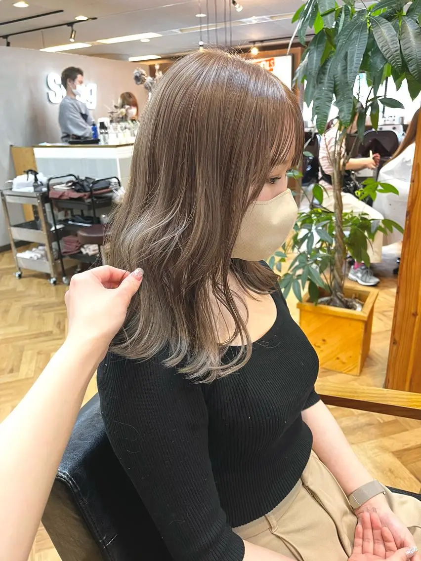 ミディアム カラー ヘアアレンジ ベージュカラー ブリーチ ena/ブリーチなし 透明感・レイヤー🎀のヘアスタイル