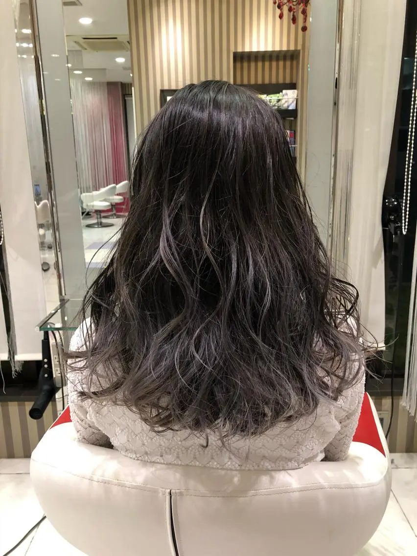 ミディアム カラー ヘアアレンジ バレイヤージュ ブリーチ グラデーションカラー ハイライトカラー ハイライト カット ヘアカラー トリートメント 大塚 貴之のヘアスタイル