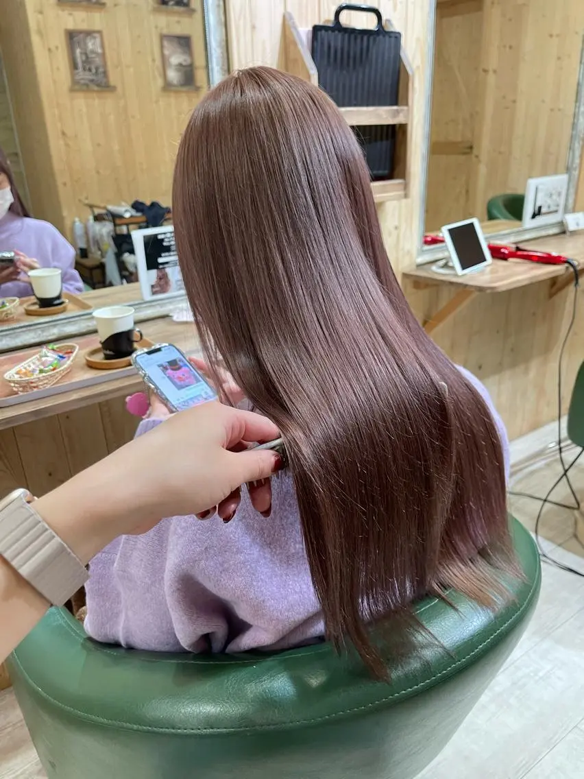 ロング ピンクブラウン ヘアカラー トリートメント ハイトーン belle ナホのヘアスタイル