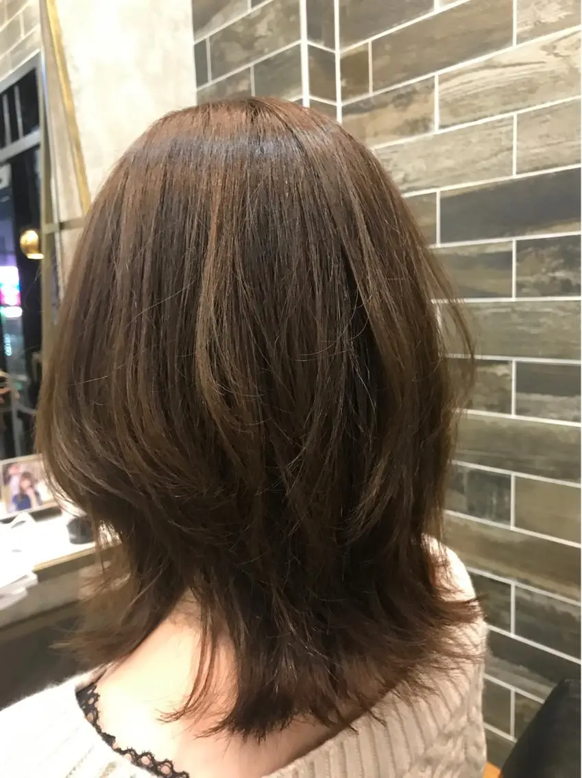ミディアム カラー ミディアムレイヤー ベージュカラー ブラウンカラー レイヤーカット カット ヘアカラー トリートメント ブリーチなし透明感 タケザワミキのヘアスタイル