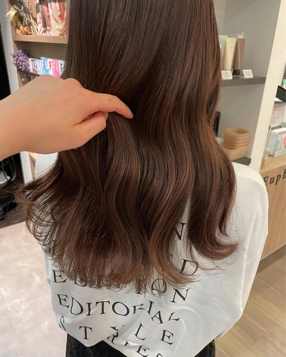 ロング カラー 透明感カラー モテ髪🫧赤み消し カラー表参道きょうこのヘアスタイル