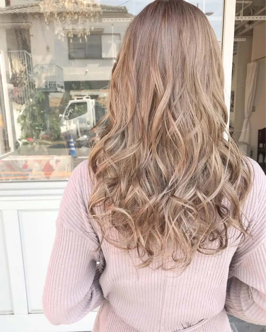 ロング カラー ヘアアレンジ お団子ヘア 切りっぱなしボブ バレイヤージュ ブリーチ デザインカラー Mariana/ 鶴原-ハイライトのヘアスタイル