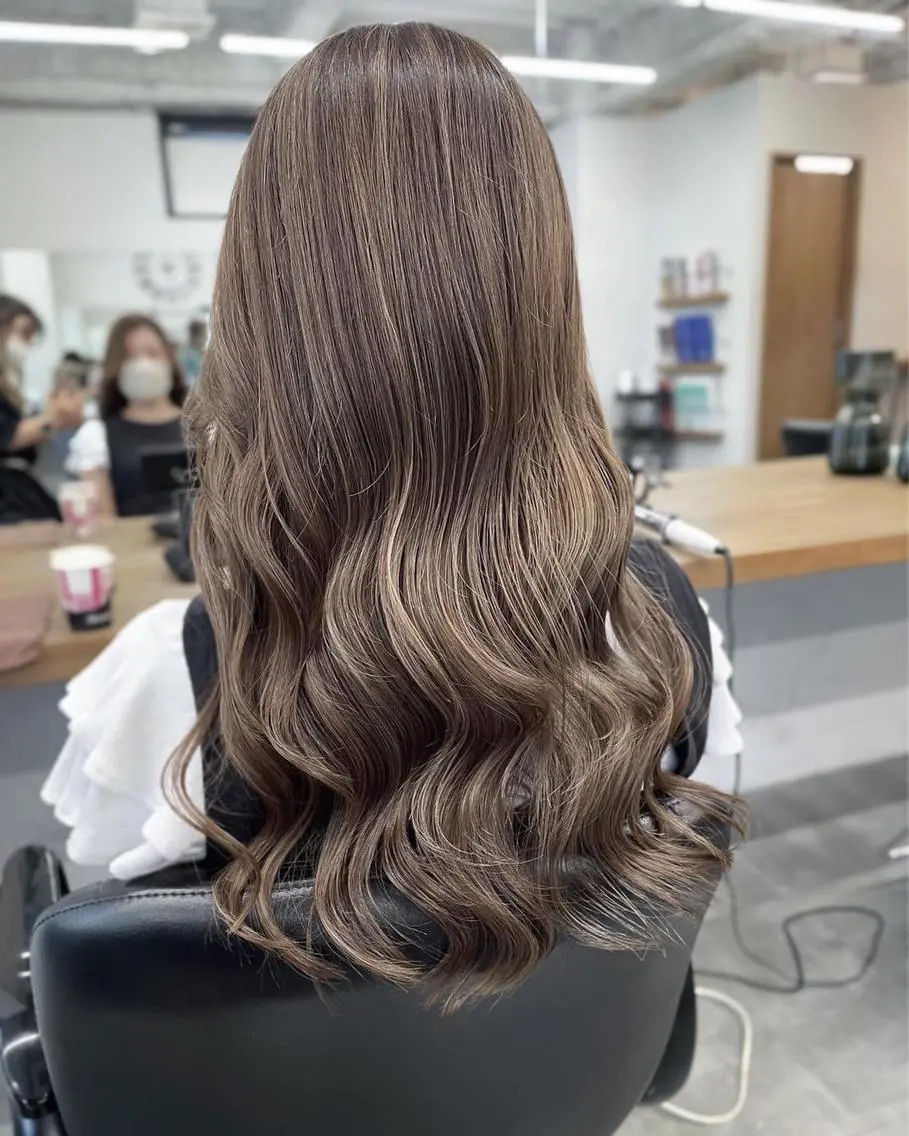 ロング ハイライト ヘアカラー トリートメント 難波 茜のヘアスタイル