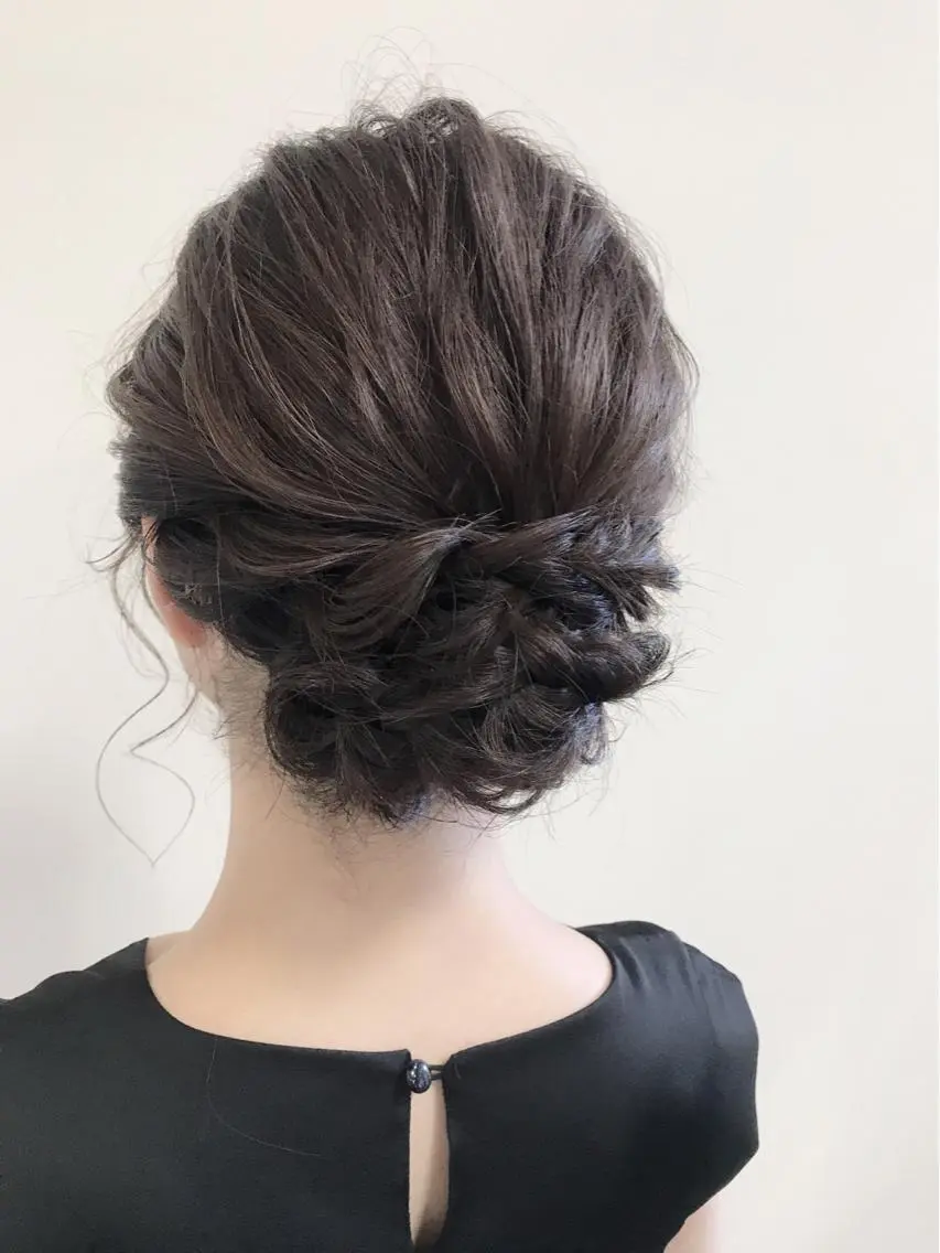 セミロング ヘアアレンジ 三つ編み 沢田 瞳のヘアスタイル
