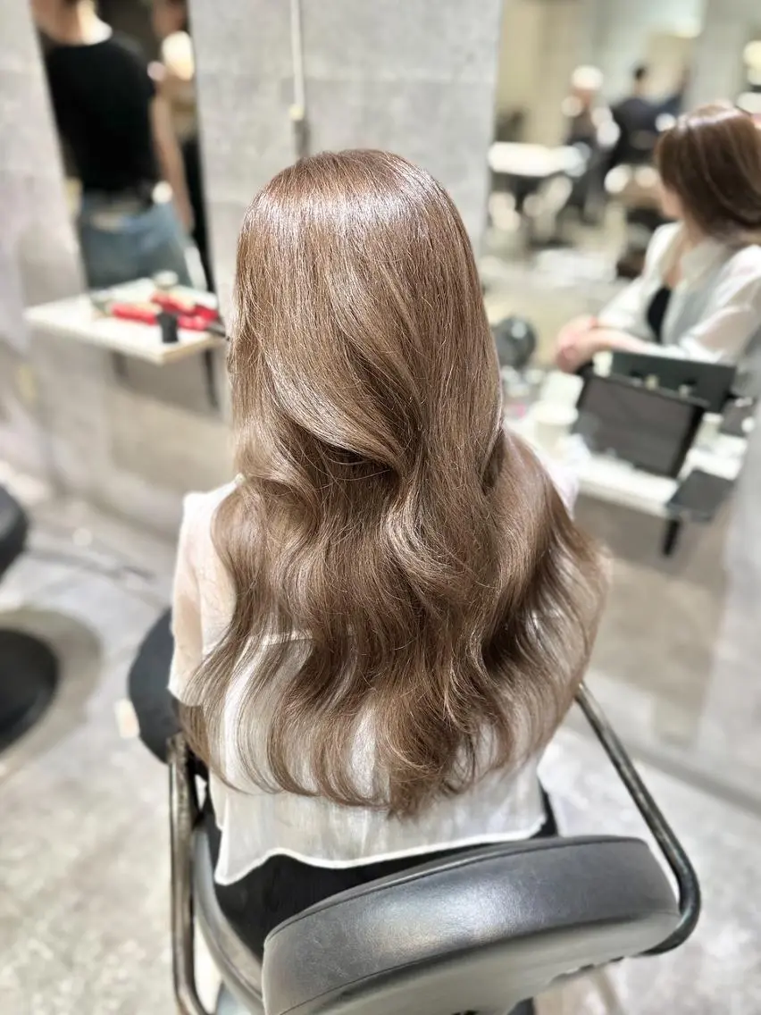 ロング カラー ヘアアレンジ カット ヘアカラー トリートメント _WHITE 難波本店のヘアスタイル