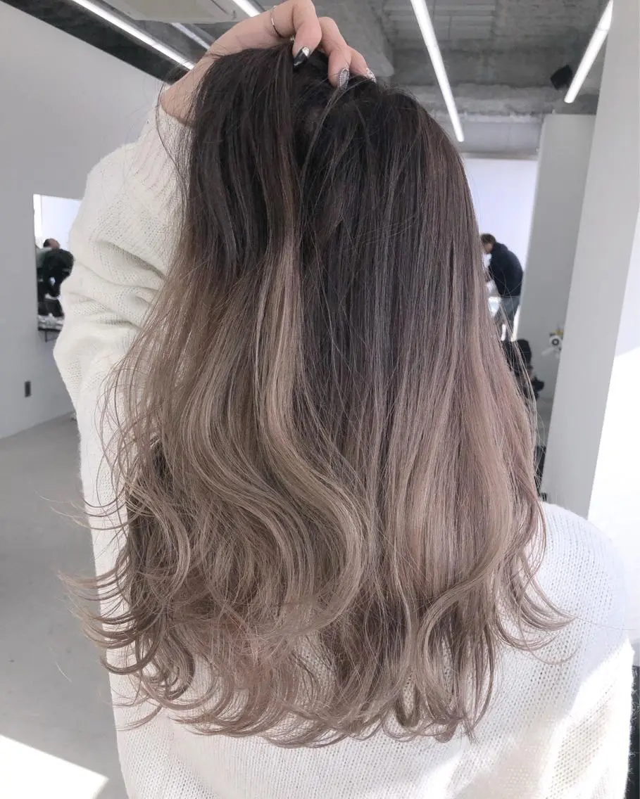 セミロング カラー グラデーションカラー カット ヘアカラー ブリーチ 透明感HIDEのヘアスタイル