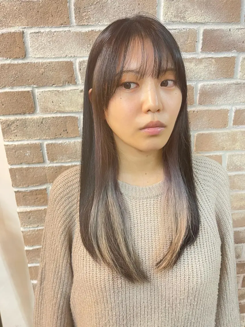 カラー インナーカラー シルバー 飯田 ほのかのヘアスタイル