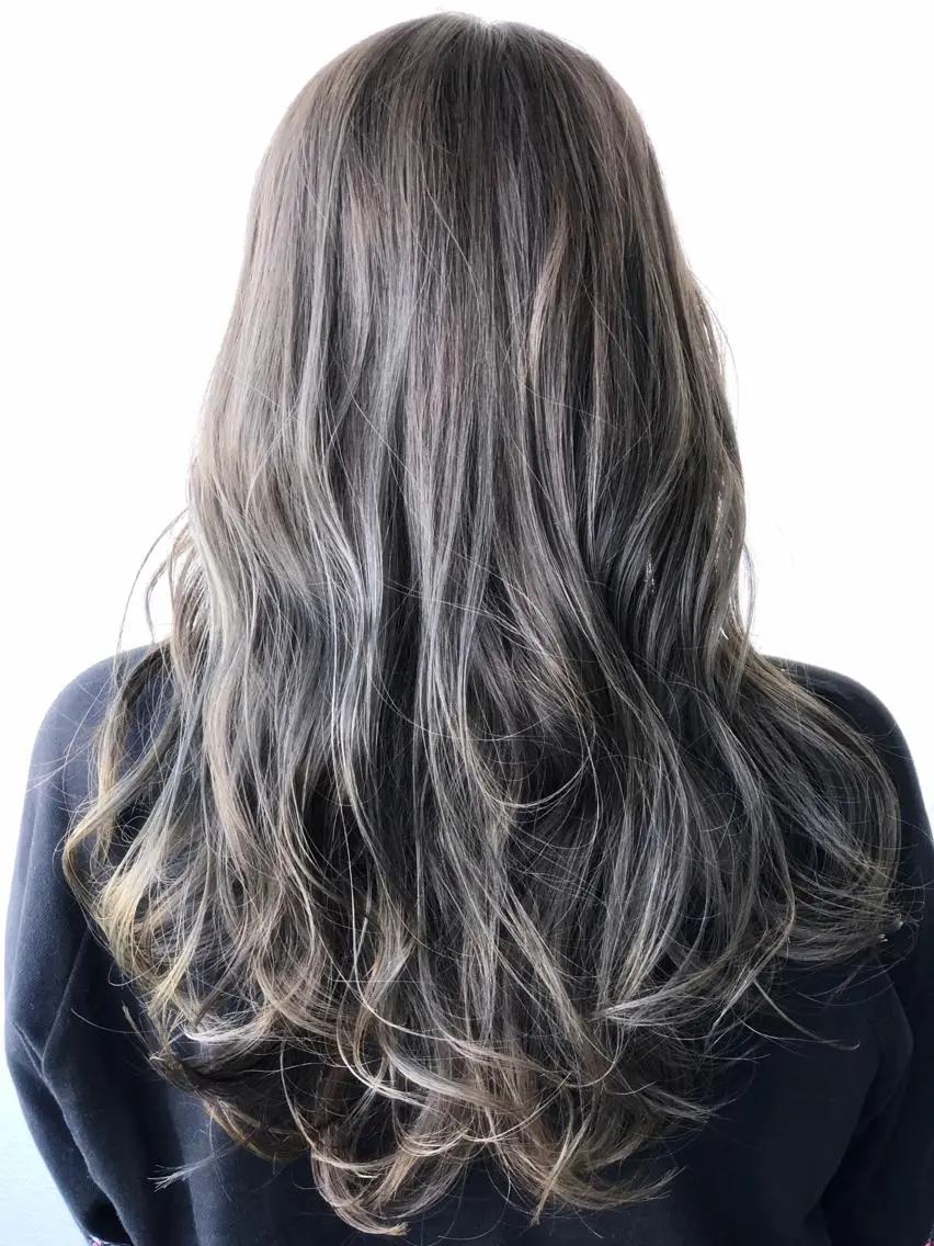 ロング カラー ダブルカラー グレージュ かわさき ともやのヘアスタイル