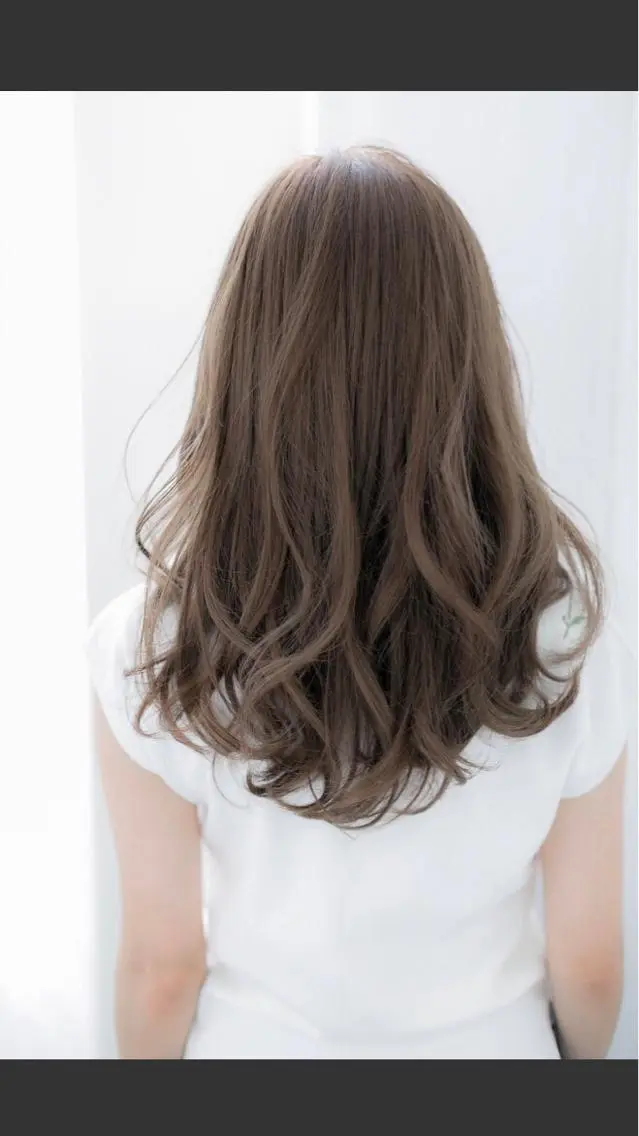 セミロング カラー 櫻田 朴のヘアスタイル