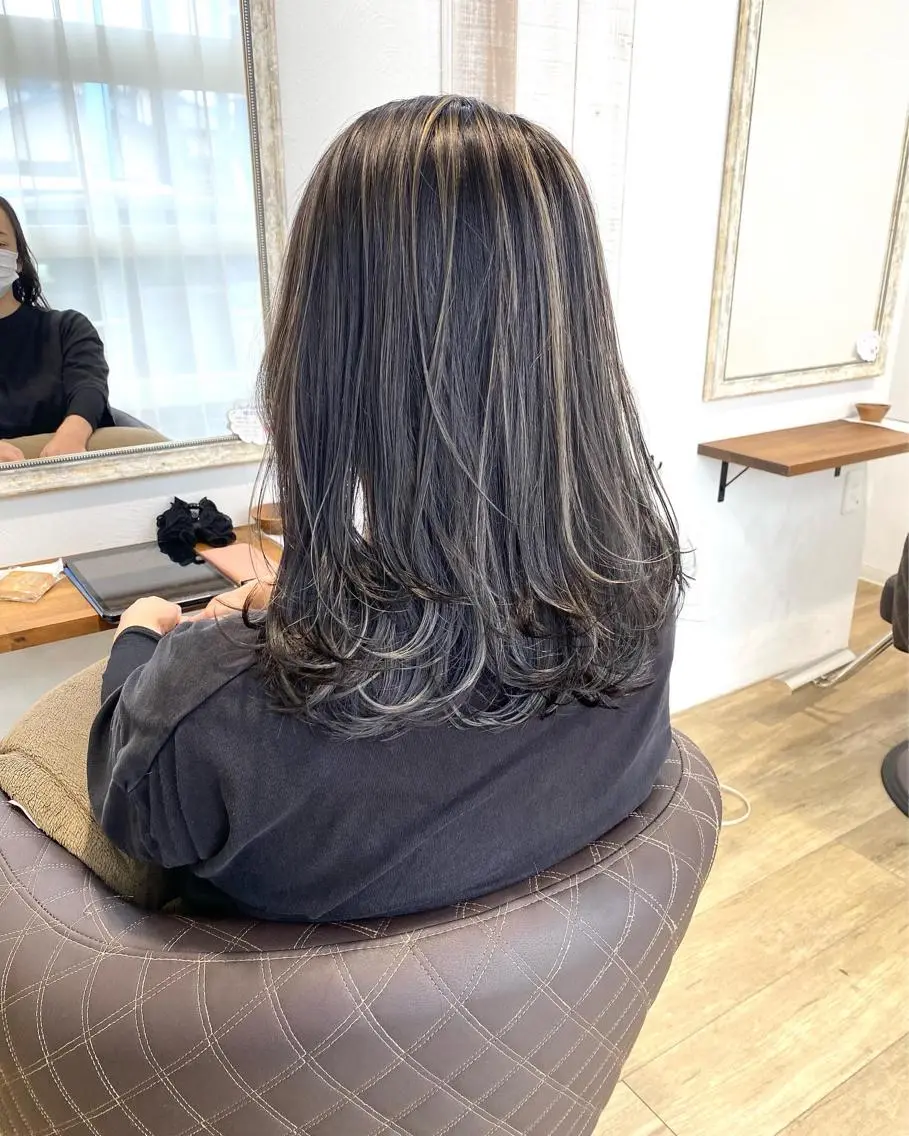 セミロング ハイライト ヘアカラー トリートメント 大橋 聖哉のヘアスタイル