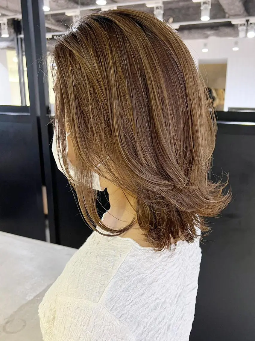 ミディアム カラー ハイライトカラー ハイライト レイヤーカット カット ヘアカラー トリートメント ITbyALBUM 中野店のヘアスタイル
