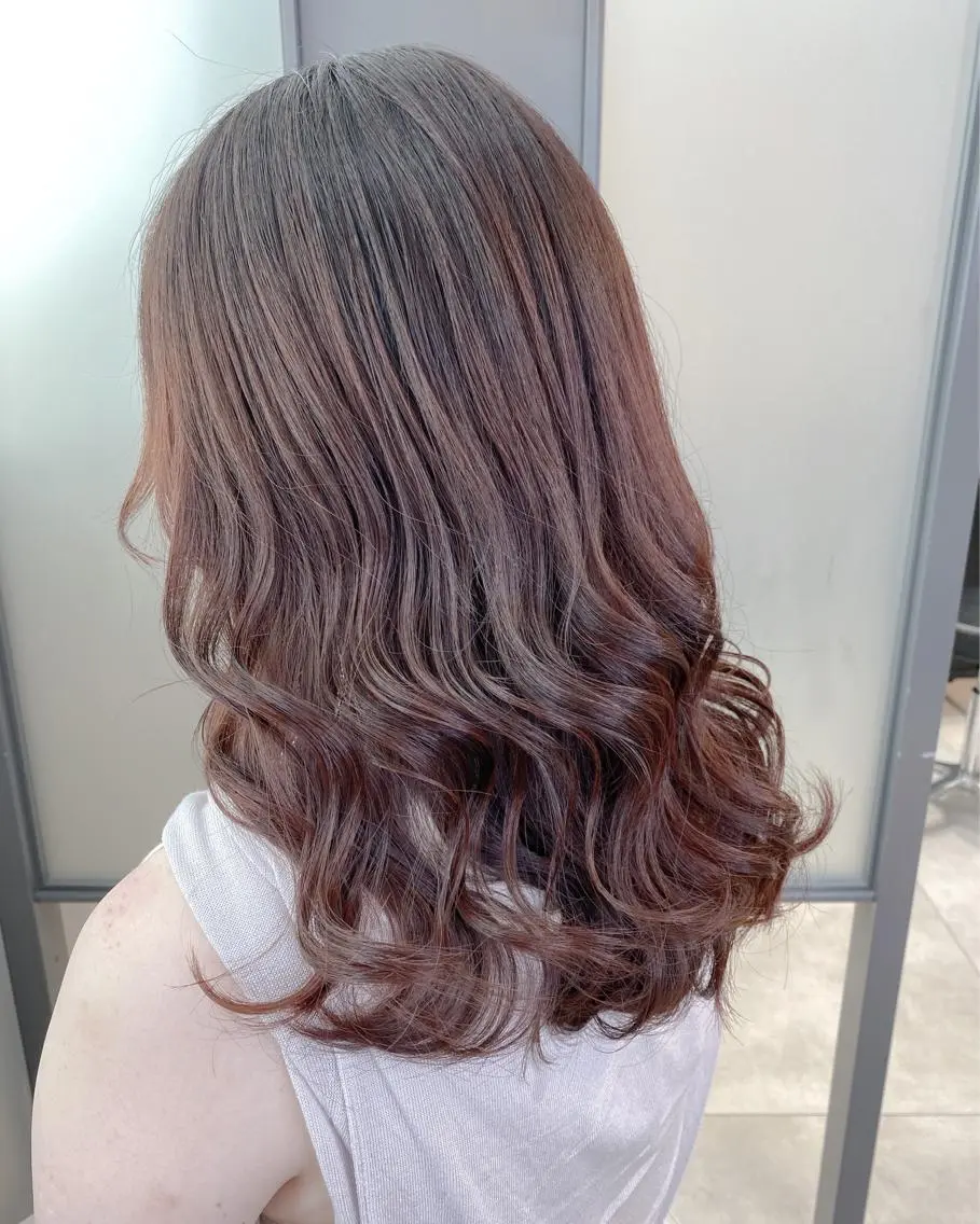 ミディアム カラー ベージュカラー ハイライトカラー ピンクカラー ハイライト 【透明感、艶髪】西村 有司のヘアスタイル