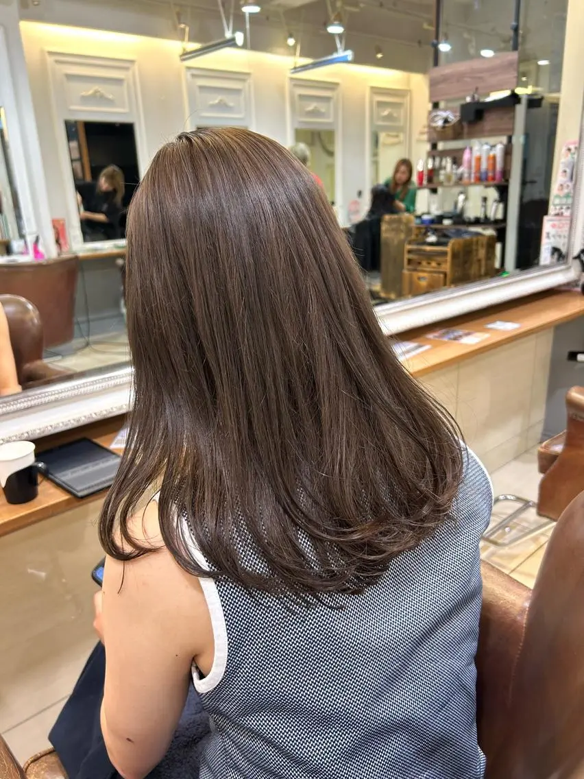カラー ベージュカラー ミルクティーベージュ lomalia moekaのヘアスタイル