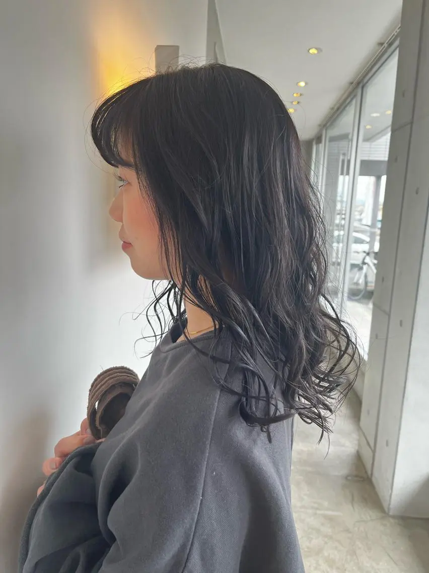 ミディアム アッシュ アッシュグレー アッシュグレージュ おせ ちさとのヘアスタイル
