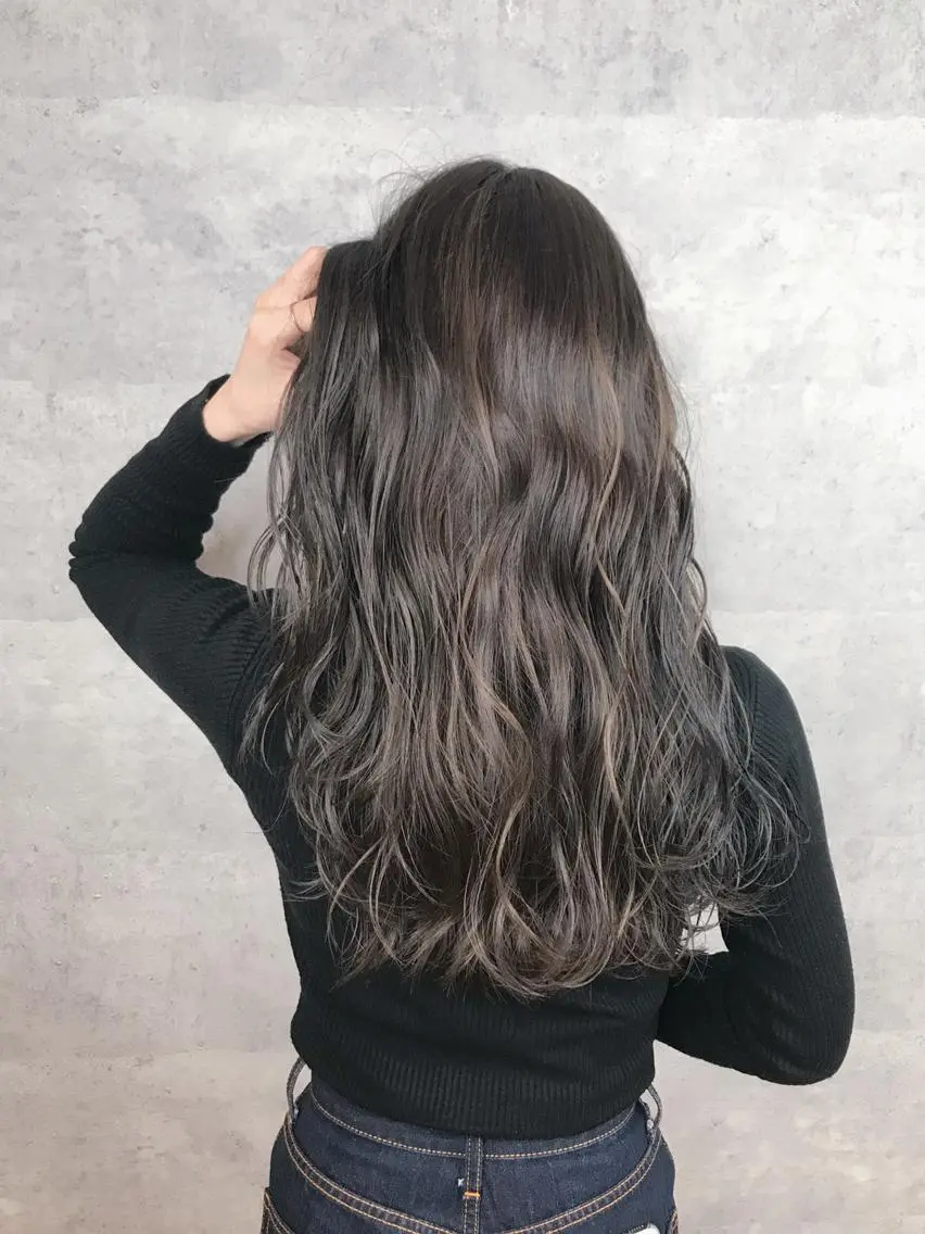 セミロング カラー _WHITE 天王寺のヘアスタイル