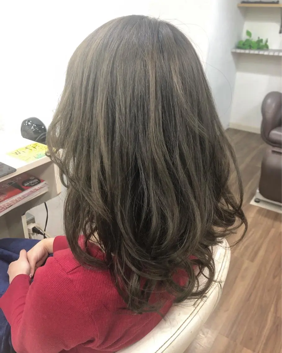 セミロング カラー 正木 彩音のヘアスタイル