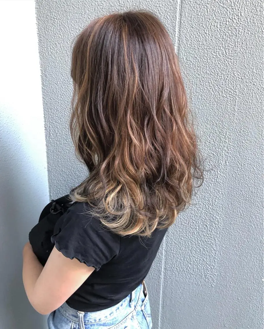 ロング シールエクステ エクステ 外国人風カラー ハイライト レイヤーカット Loob.TOKYO MIYA🌈のヘアスタイル