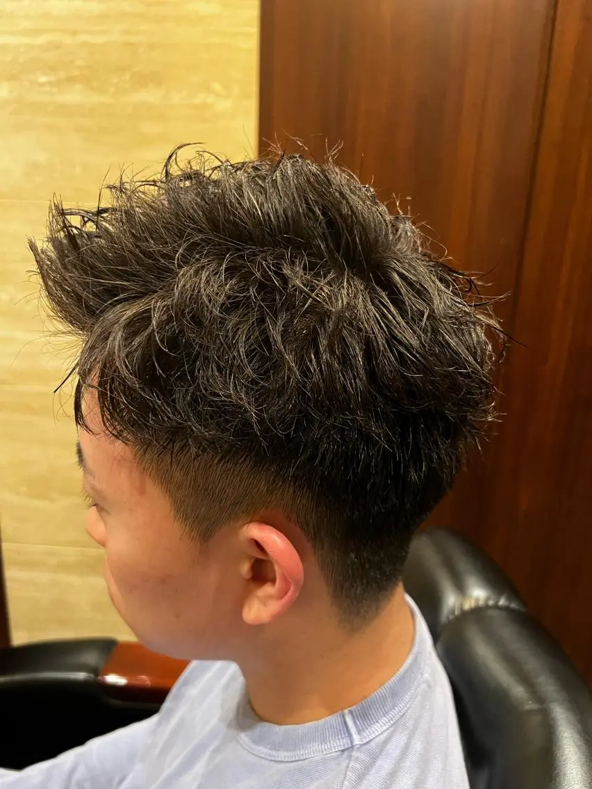 ショート パーマ メンズ メンズパーマ ツーブロック ショートヘア カット パーマ ヘアセット 小磯 優太のヘアスタイル