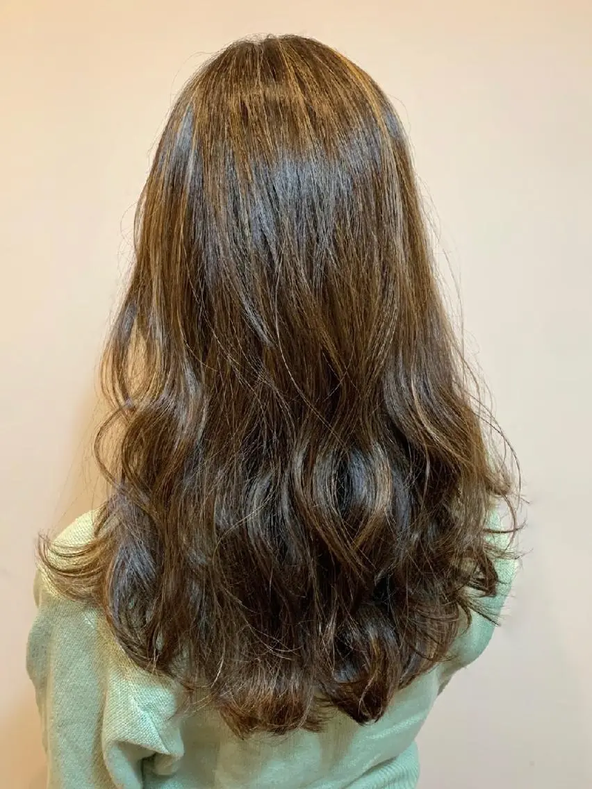 ロング カラー カット ヘアカラー Nina by Babyloneのヘアスタイル