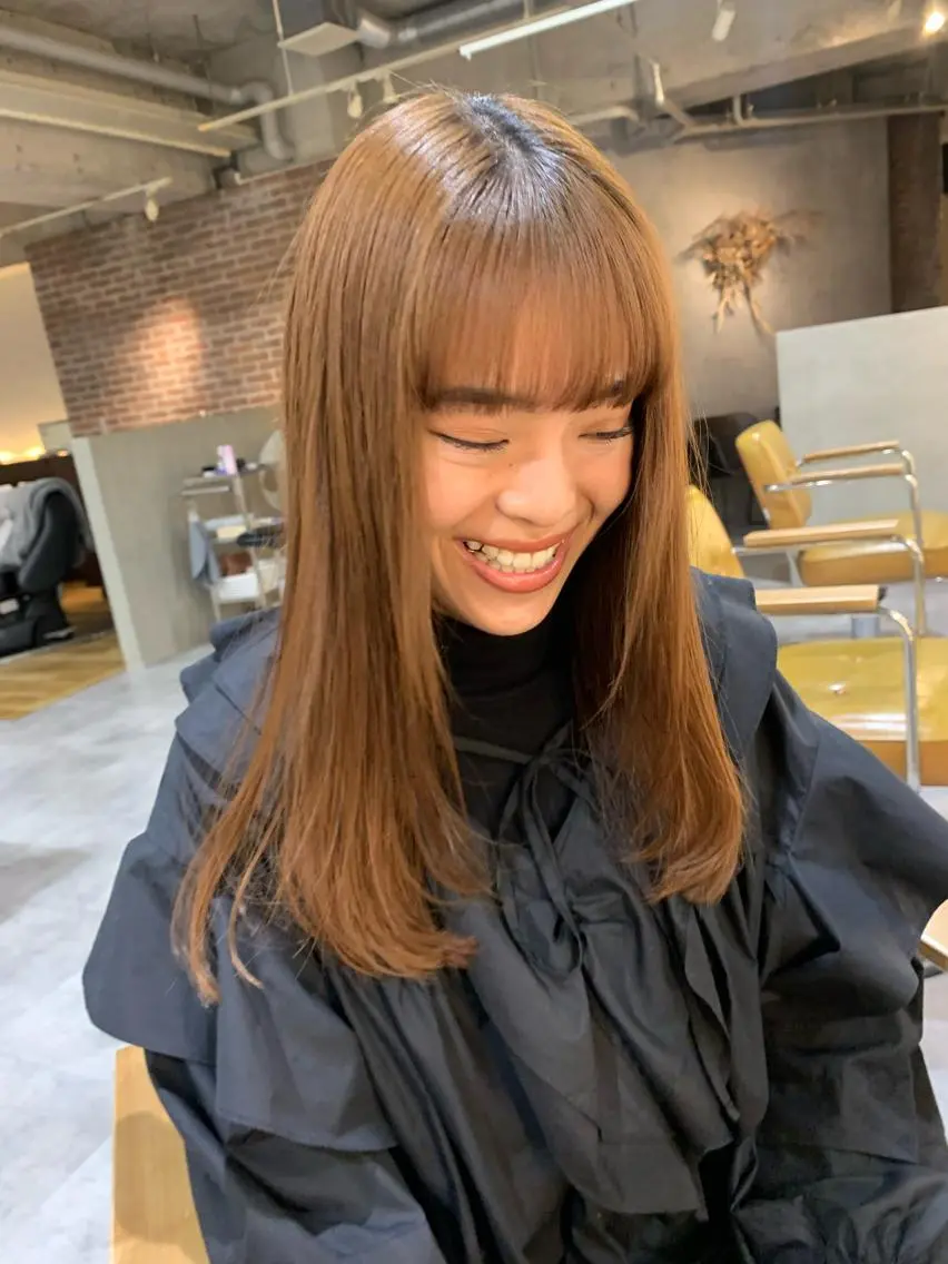 ロング カラー ベージュカラー シアーベージュ 顔まわりレイヤー レイヤーカット カット ヘアカラー ピンクカラー/ mana🎀のヘアスタイル