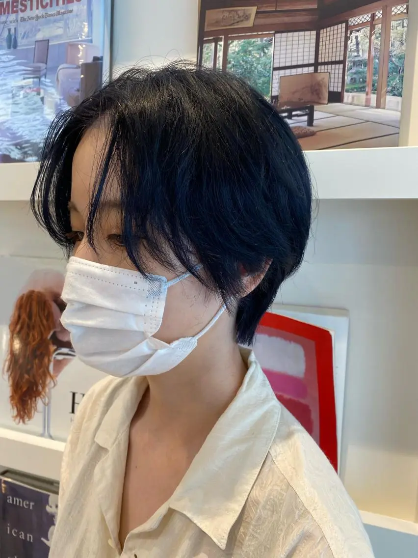 ショート カラー ブルーカラー ネイビーカラー 荒谷 薫のヘアスタイル