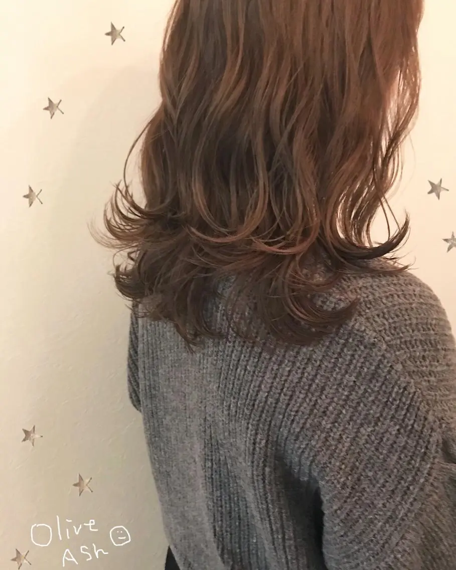 ミディアム カラー 市川 千夏のヘアスタイル