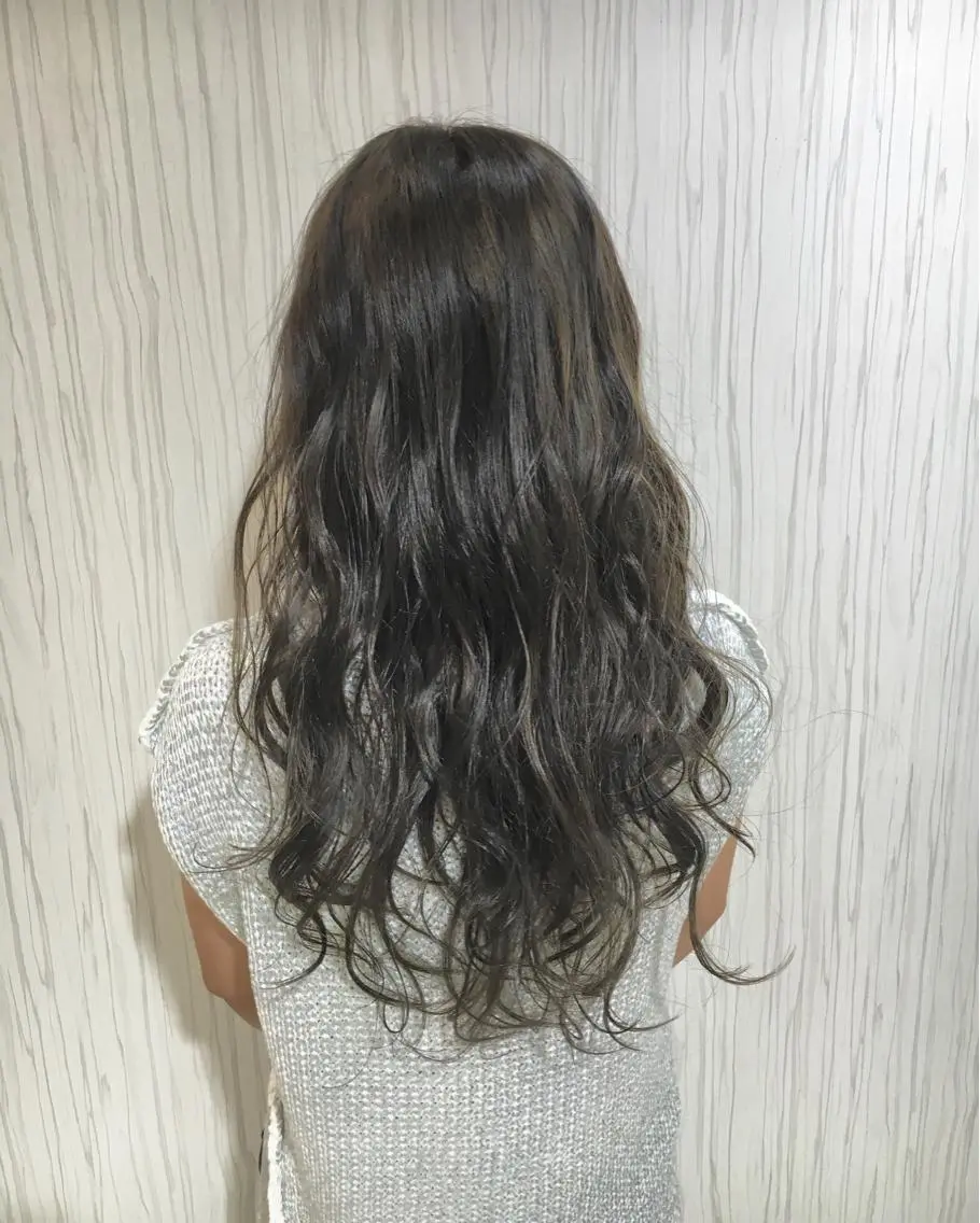セミロング ロング カラー パーマ ヘアアレンジ グレージュ カーキグレージュ ✨艶髪✨透明感✨ 山内大樹のヘアスタイル