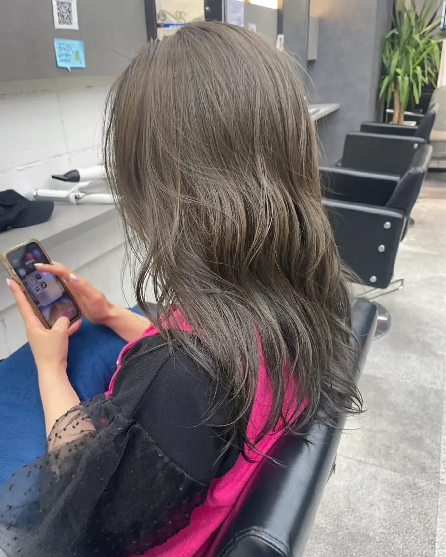 ロング カラー ヘアアレンジ アッシュ アッシュグレー アッシュグレージュ グレージュ 青髪特化🩵 ダブルカラーのヘアスタイル