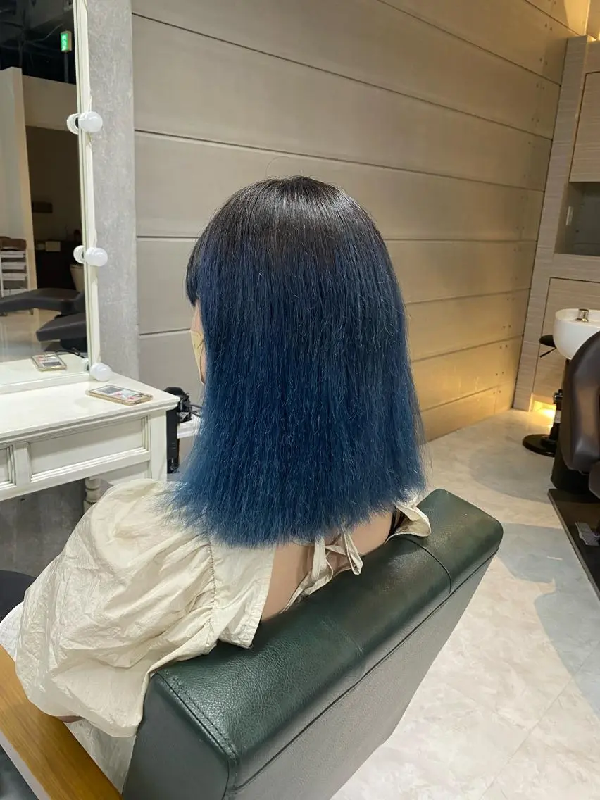 ミディアム カラー ブルーカラー グラデーションカラー カット ヘアカラー 金子 真悠のヘアスタイル