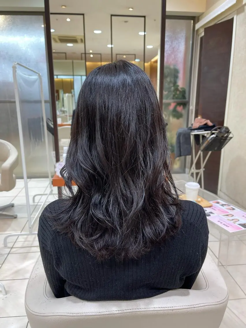 セミロング カラー 黒髪 ブルーカラー ブルーブラック カネヒラ リョウスケのヘアスタイル