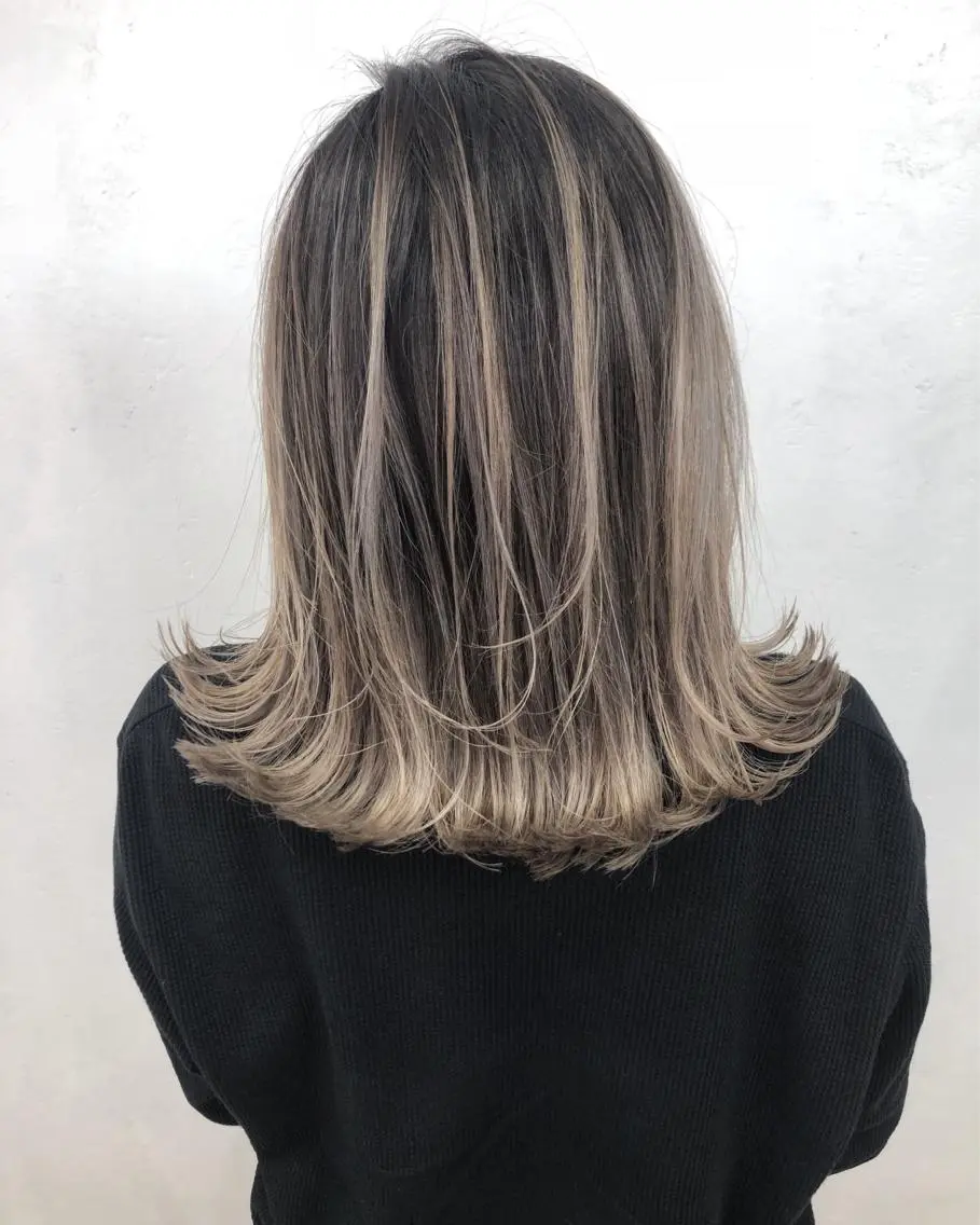 ミディアム カラー バレイヤージュ レイヤーカット ヘアカラー トリートメント ブリーチカラーレイヤ ーカット🦋annaのヘアスタイル