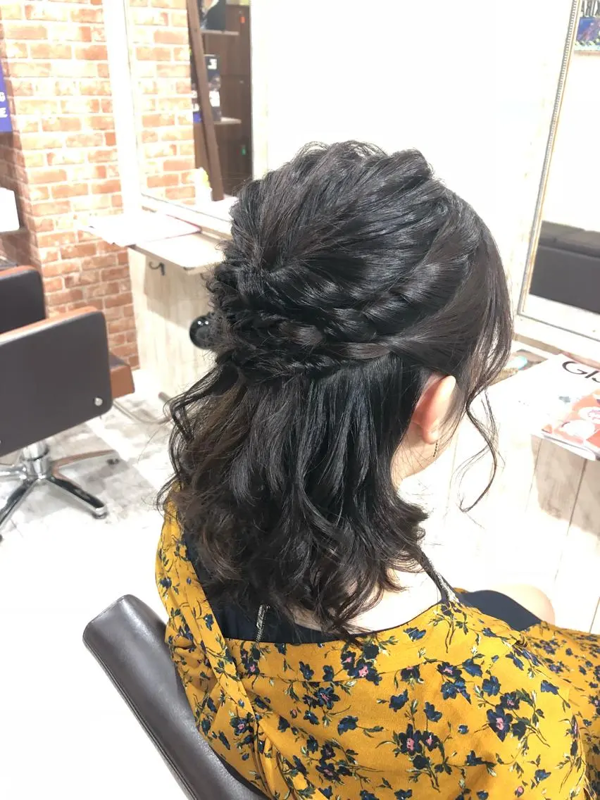 セミロング ヘアセット みやもと まなみのヘアスタイル