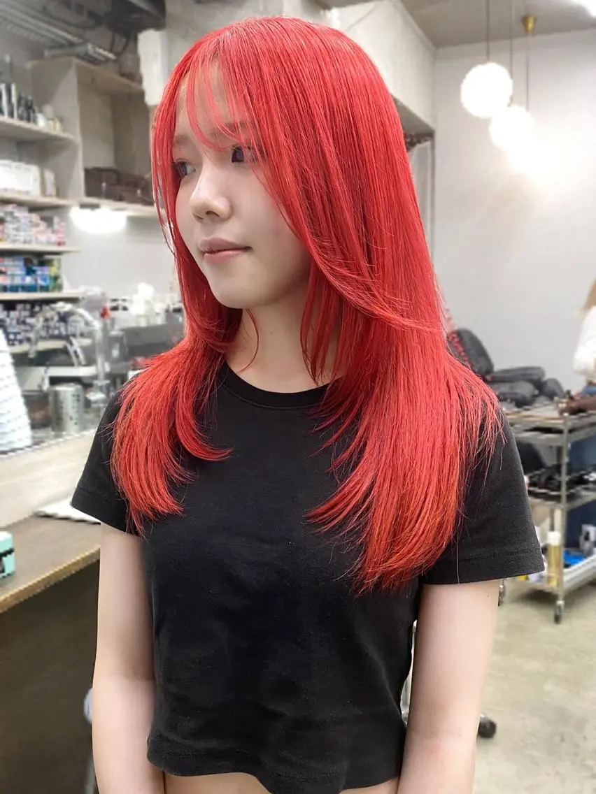 カラー セミロング ケアブリーチ特化 VARDY表参道のヘアスタイル