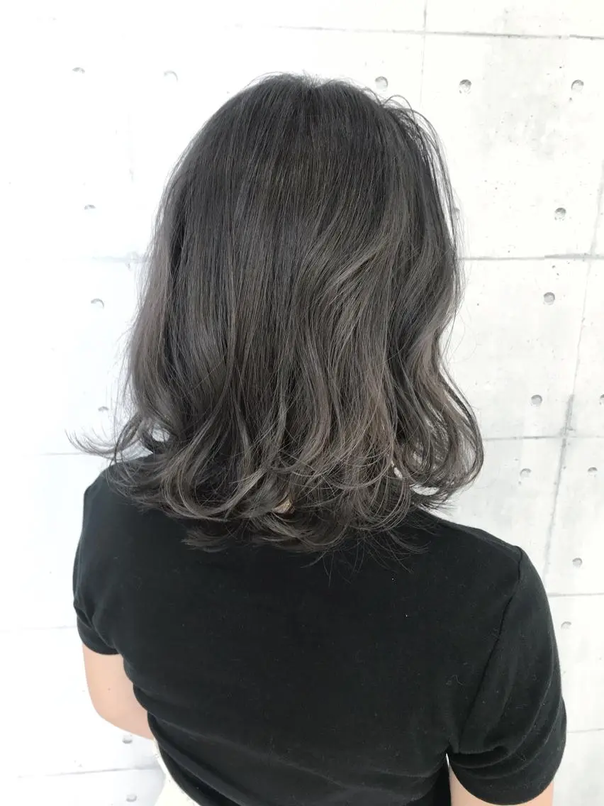 ミディアム カラー アッシュ アッシュグレー ダークアッシュ イルミナカラー カット ヘアカラー 高木 麻知子のヘアスタイル