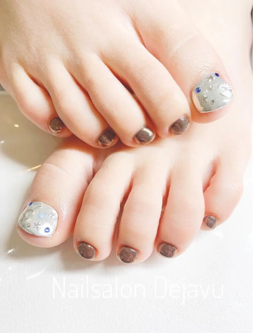 ネイル アートネイル フットネイル ミラーネイル ストーンネイル Nail salon Dejavu 🌿のネイルデザイン