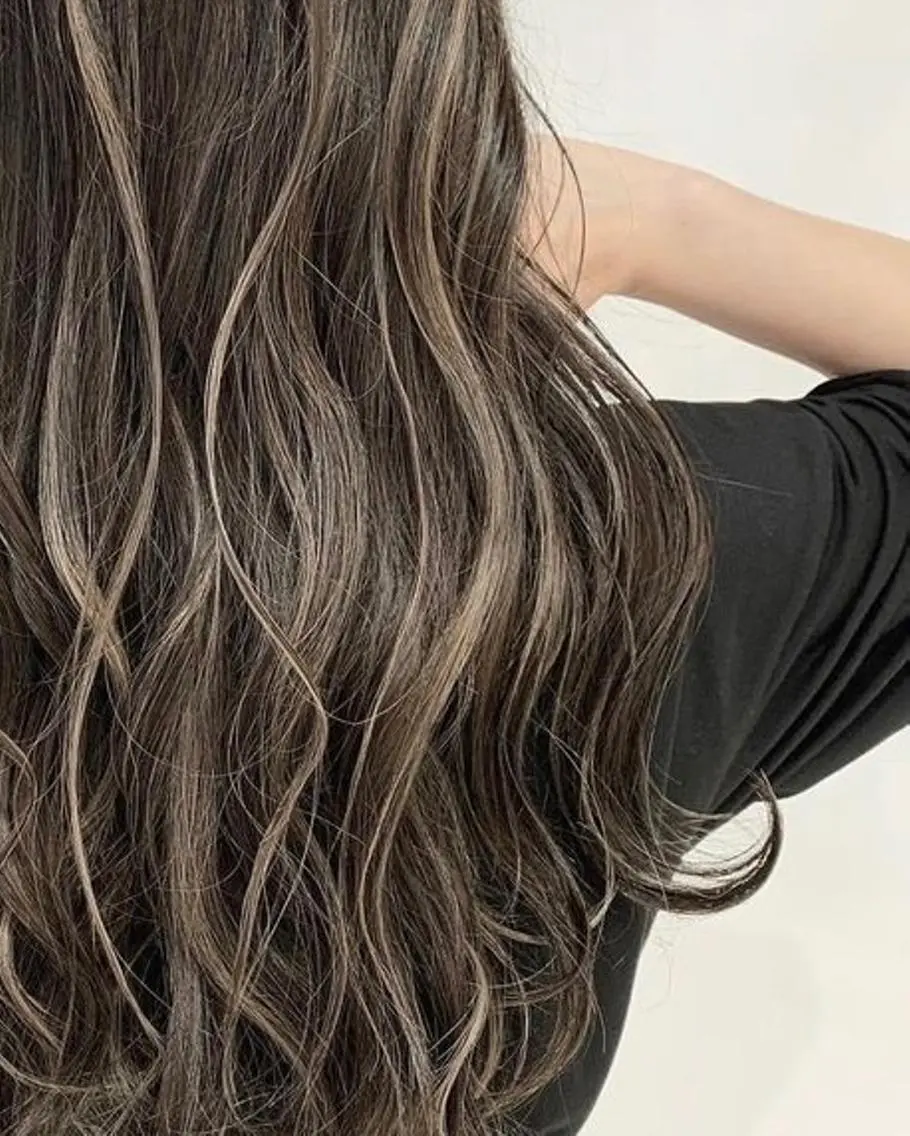 セミロング カラー 佐々木 彩花のヘアスタイル