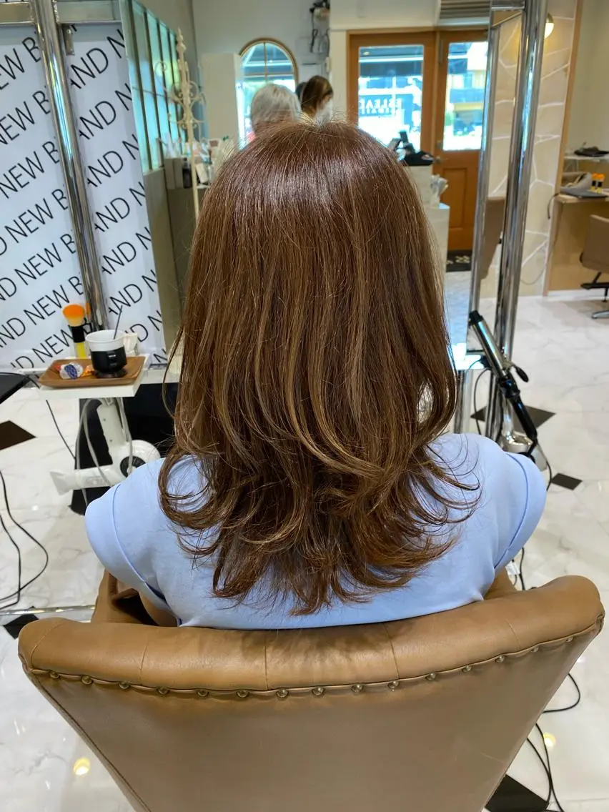 セミロング レイヤーカット 坂井 茅聖のヘアスタイル