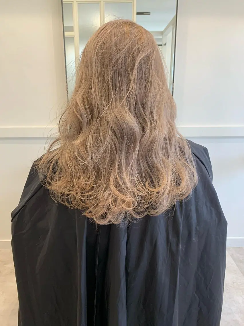 ロング カラー ヘアカラー 石井 彩乃のヘアスタイル