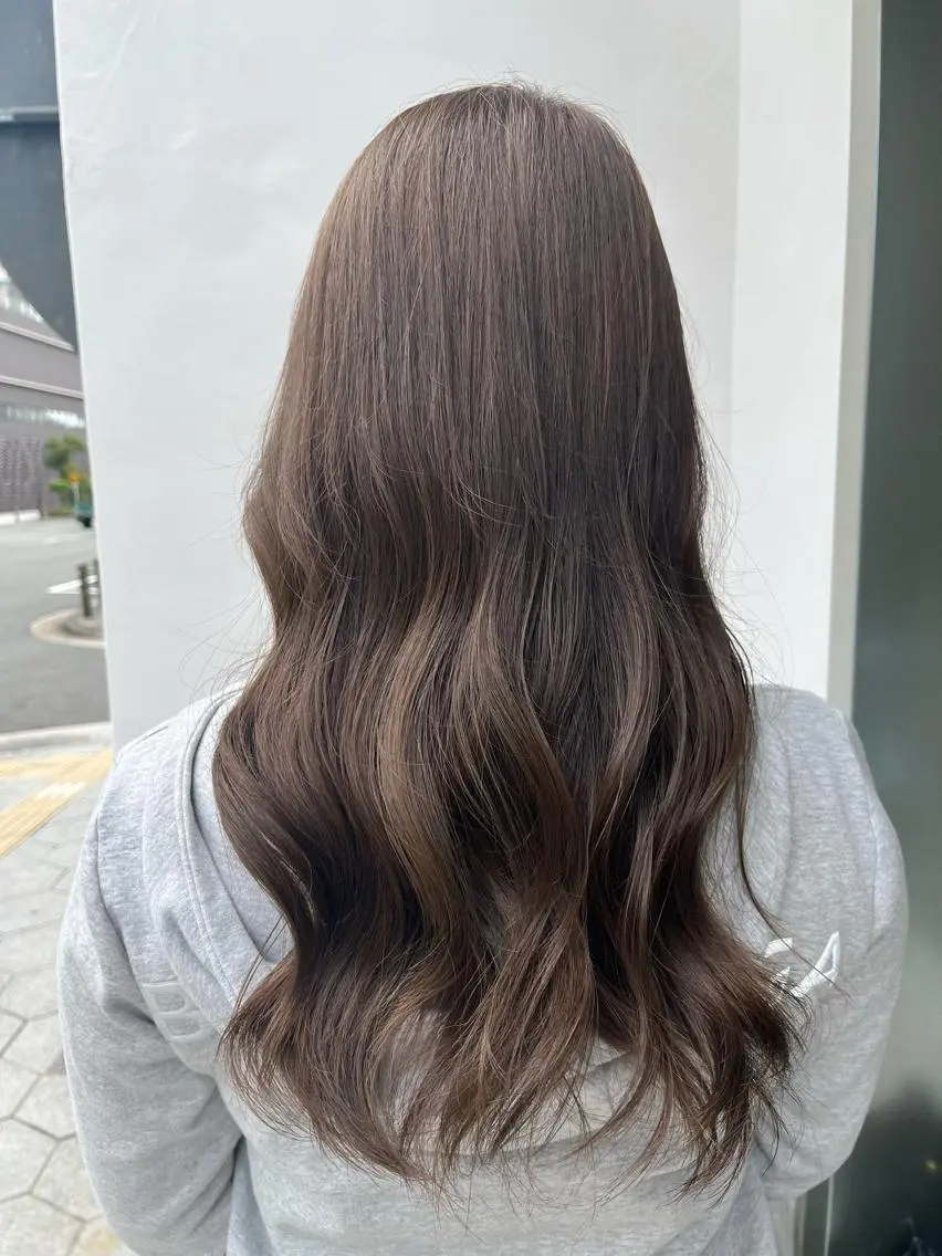 ロング アッシュ カット ヘアカラー トリートメント 三好 菜月のヘアスタイル