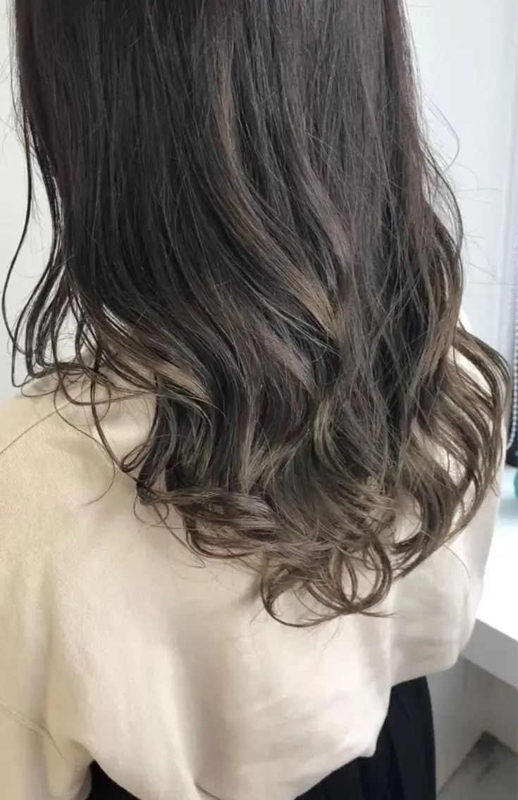 ロング カラー ブリーチ グラデーションカラー グレージュ ☕️ベージュカラー 内藤光哉☕️のヘアスタイル