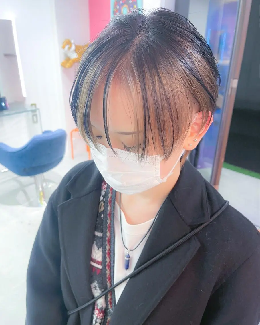 ショート カラー 黒髪 ブリーチ エドルカラー イルミナカラー BOX mico.のヘアスタイル