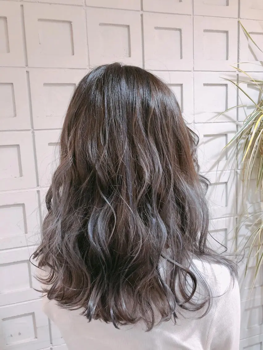 セミロング カラー グラデーションカラー 山本 琴乃🦭のヘアスタイル