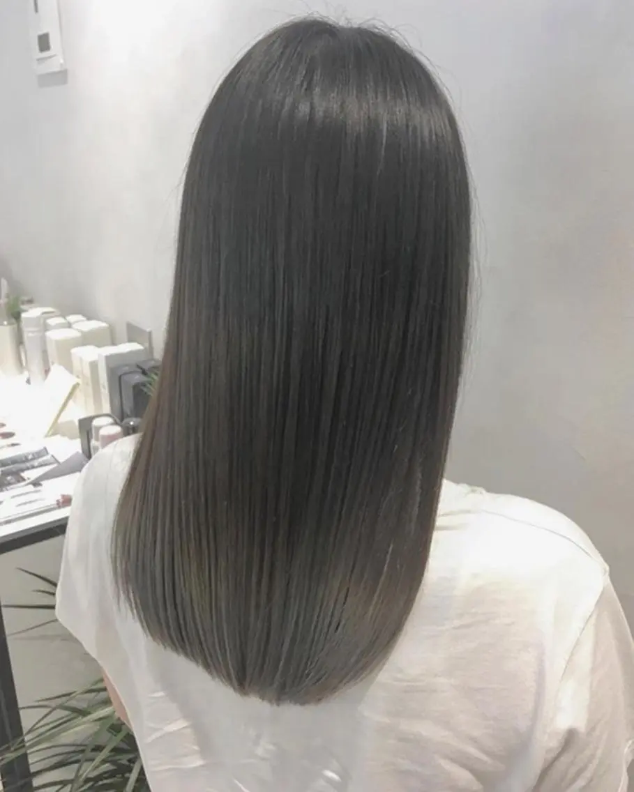 セミロング カラー ヘアアレンジ ブリーチ グレージュ 髪質改善 トリートメント エグチ アキラのヘアスタイル