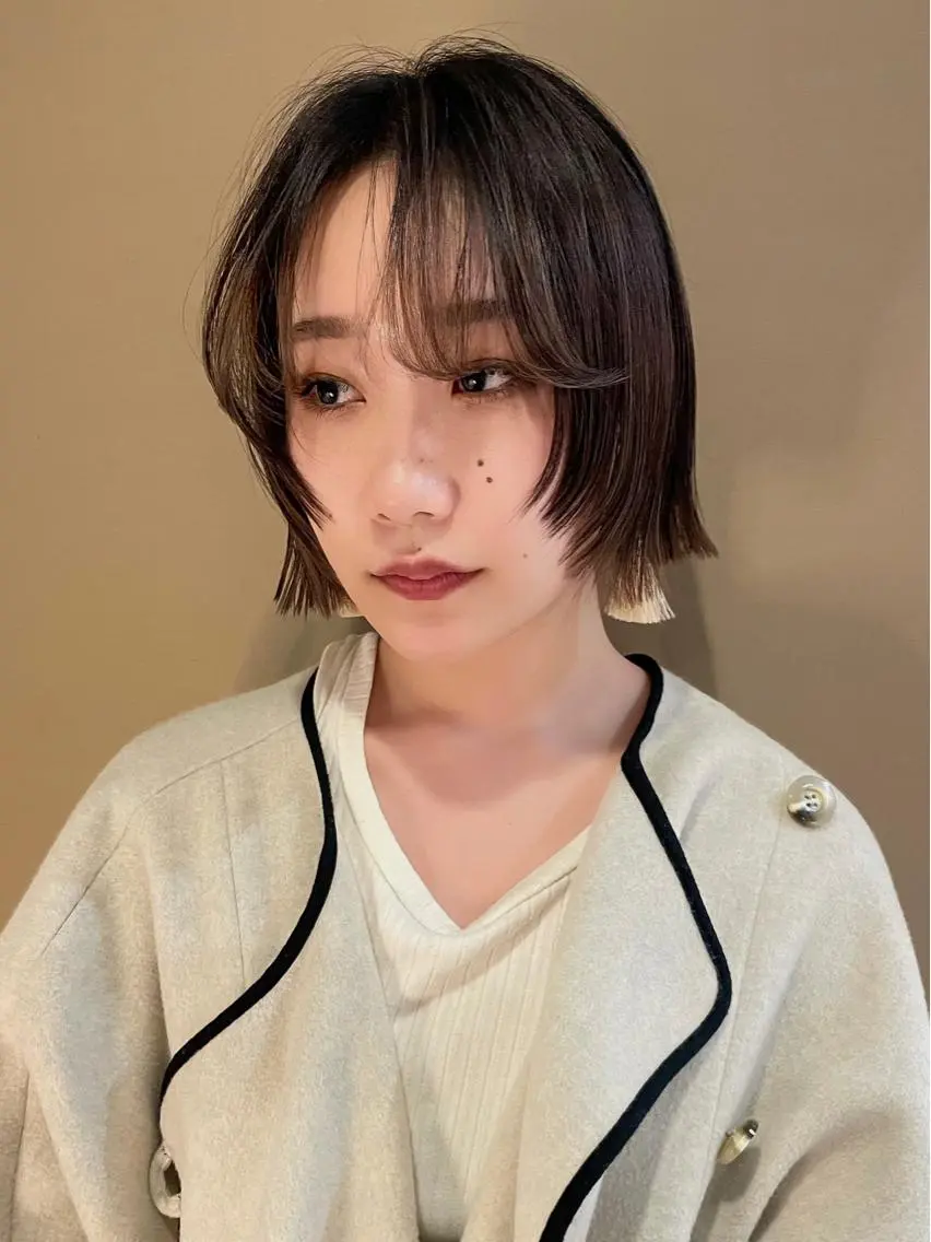 ショート カラー ベージュカラー ブリーチ🧚 ボブ✍️レイヤーのヘアスタイル