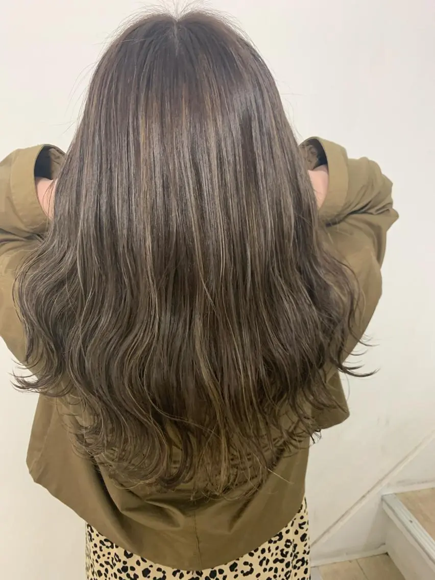ミディアム ヘアカラー トリートメント レイヤーカット 西村あきやのヘアスタイル